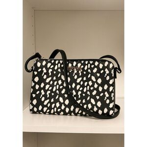 Kenneth Cole Womens Animal Printed Zip Up Adjustable Crossbody Bag Travel Light